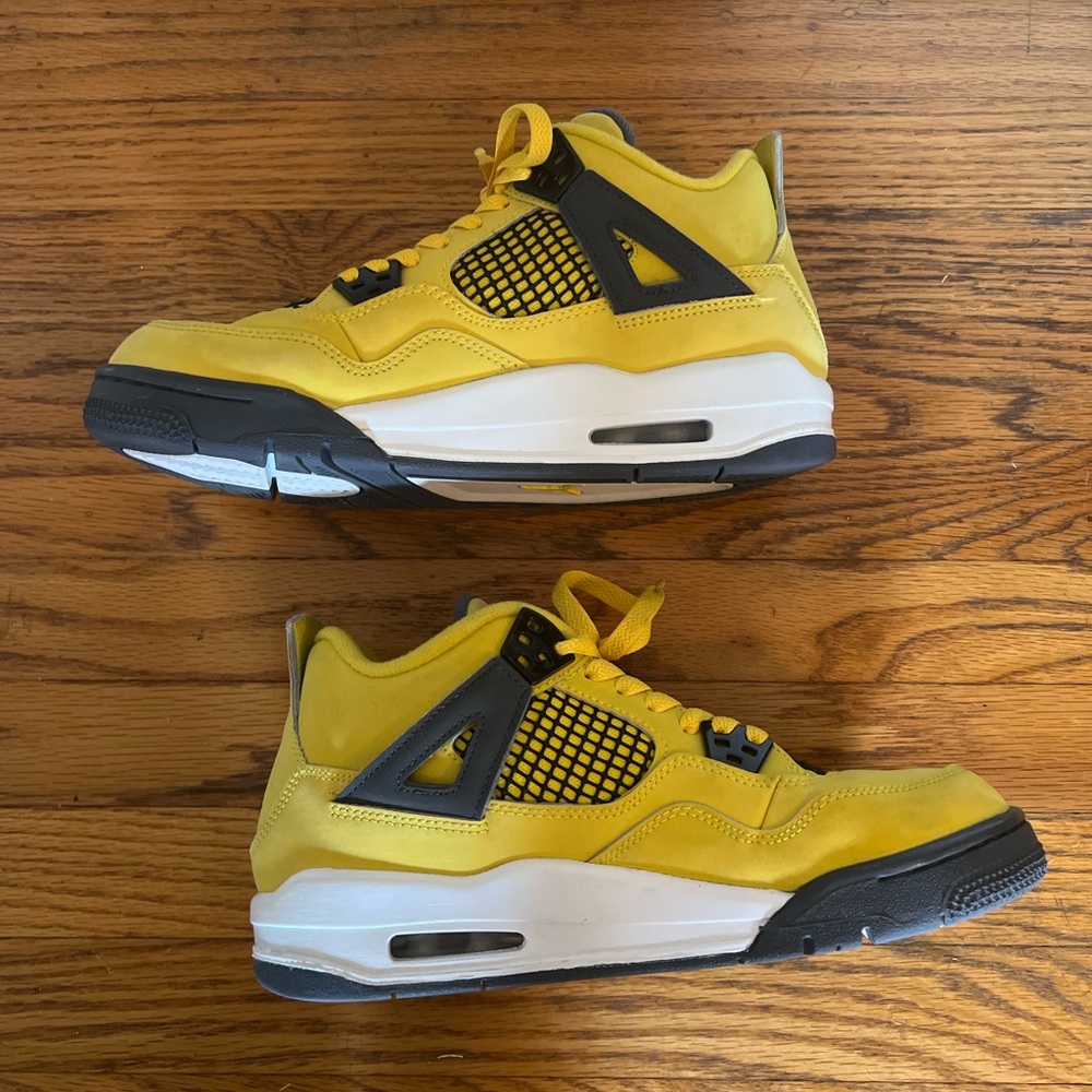 Jordan 4 Lightening